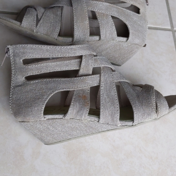 4/$15 women gladiator summer shoes - Picture 4 of 8